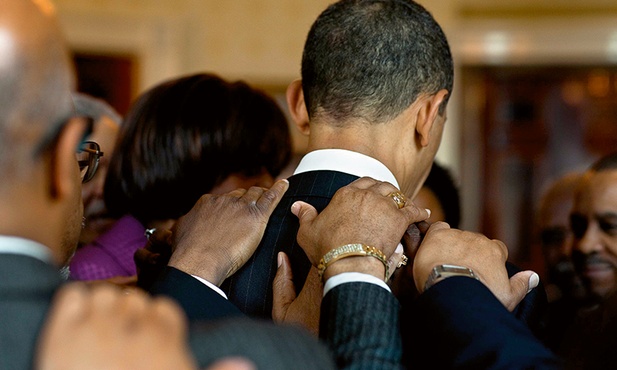 Pomimo rozdziału państwa i Kościoła, modlitwa za prezydenta USA, ktokolwiek nim jest (na zdj. Barack Obama), jest częścią amerykańskiej mozaiki polityczno-religijnej.
