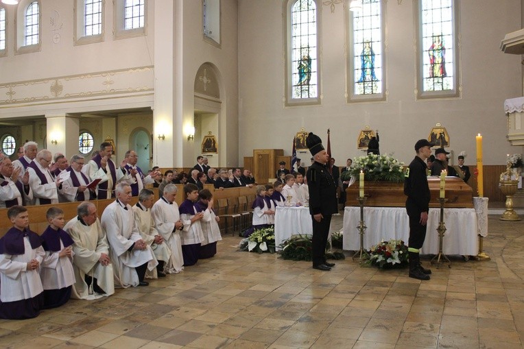 Pogrzeb śp. ks. Wiktora Pielesza