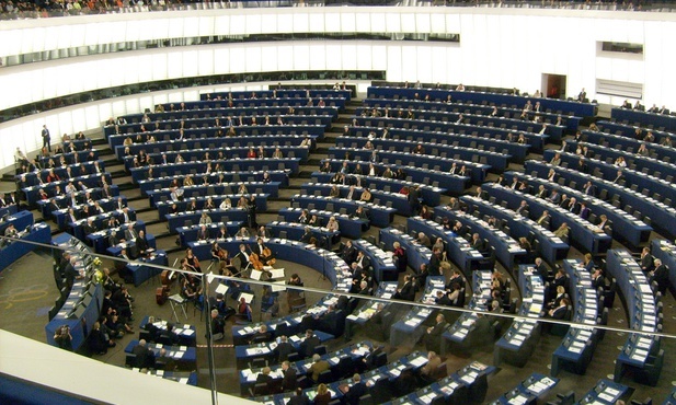 PE wzywa do uruchomienia wobec Węgier procedury, która może skończyć się sankcjami