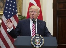 Trump broni swego prawa "do dzielenia się faktami z Rosją"