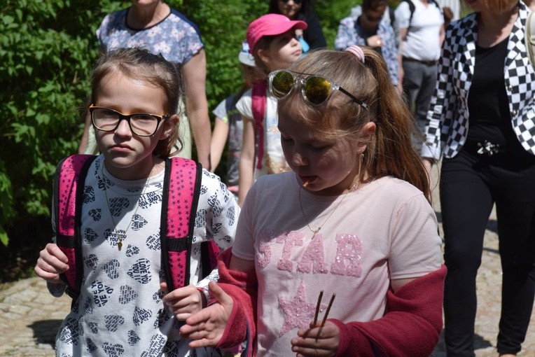 Pielgrzymka dzieci pierwszokomunijnych do Wambierzyc.