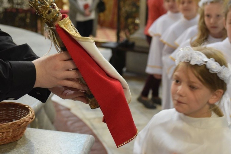 Pielgrzymka dzieci pierwszokomunijnych do Wambierzyc.