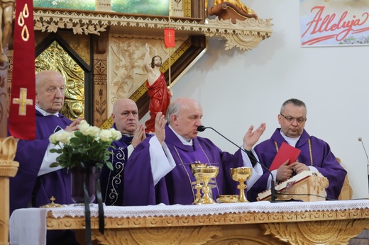 Pogrzeb śp. ks. kan. Borysa Kroczka na Trzycatku