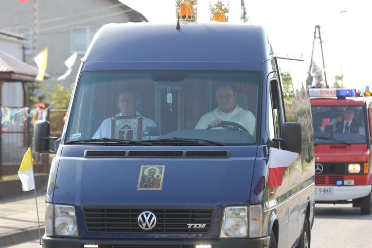 Powitanie ikony MB Częstochowskiej w Leźnicy Małej
