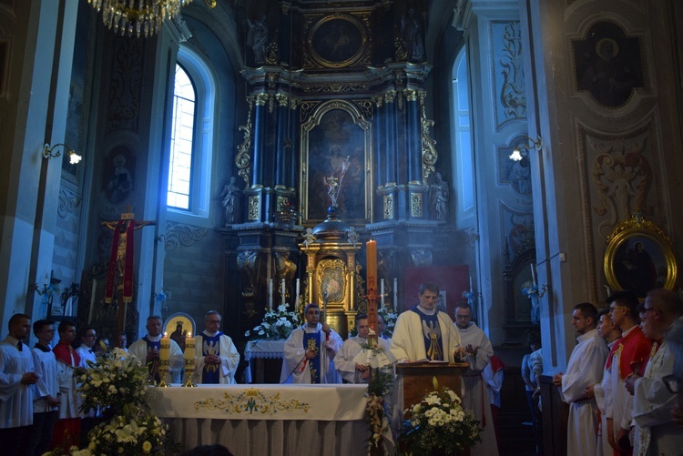 Powitanie ikony MB Częstochowskiej w parafii św. Andrzeja Apostoła w Łęczycy
