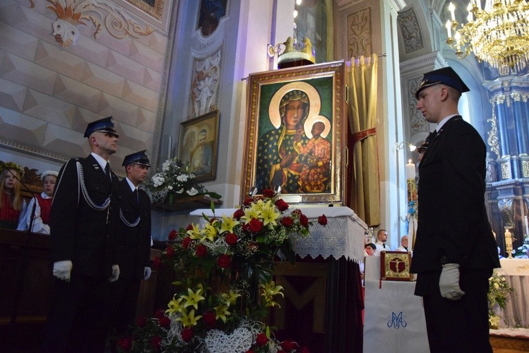Powitanie ikony MB Częstochowskiej w parafii św. Andrzeja Apostoła w Łęczycy