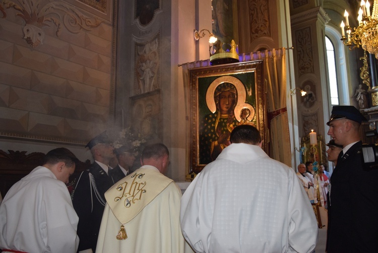 Powitanie ikony MB Częstochowskiej w parafii św. Andrzeja Apostoła w Łęczycy