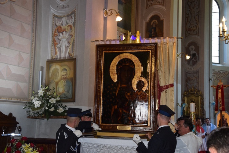 Powitanie ikony MB Częstochowskiej w parafii św. Andrzeja Apostoła w Łęczycy