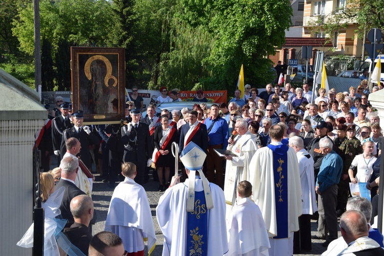 Powitanie ikony MB Częstochowskiej w parafii św. Andrzeja Apostoła w Łęczycy