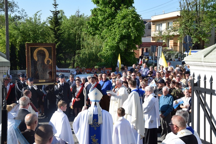 Powitanie ikony MB Częstochowskiej w parafii św. Andrzeja Apostoła w Łęczycy