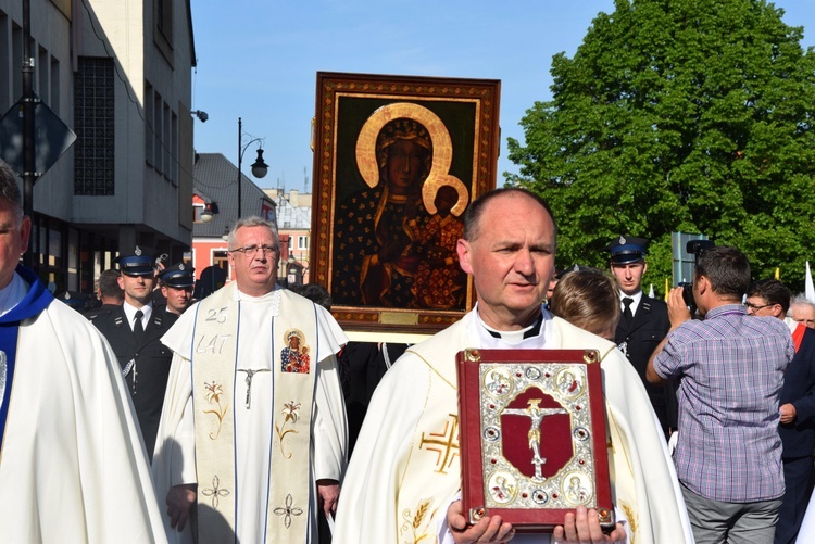 Powitanie ikony MB Częstochowskiej w parafii św. Andrzeja Apostoła w Łęczycy