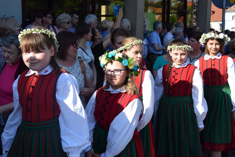 Powitanie ikony MB Częstochowskiej w parafii św. Andrzeja Apostoła w Łęczycy