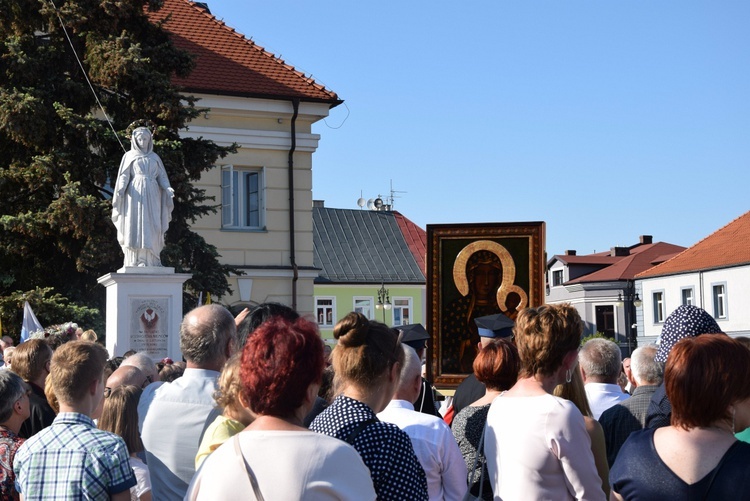 Powitanie ikony MB Częstochowskiej w parafii św. Andrzeja Apostoła w Łęczycy