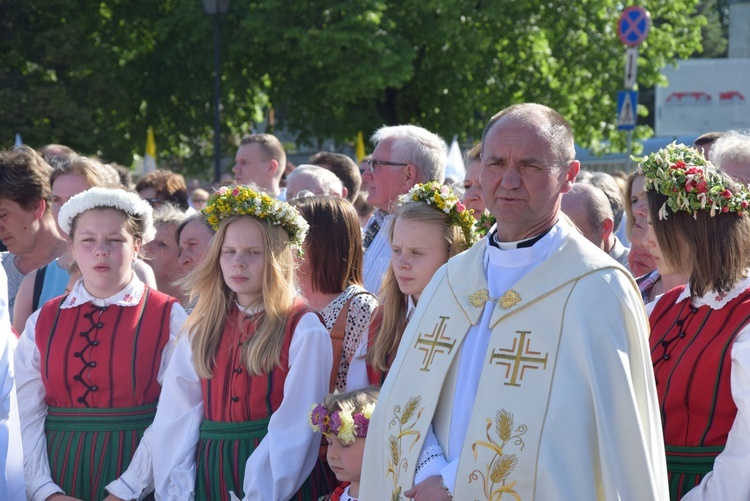 Powitanie ikony MB Częstochowskiej w parafii św. Andrzeja Apostoła w Łęczycy