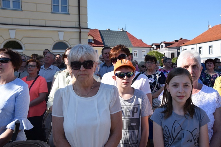 Powitanie ikony MB Częstochowskiej w parafii św. Andrzeja Apostoła w Łęczycy