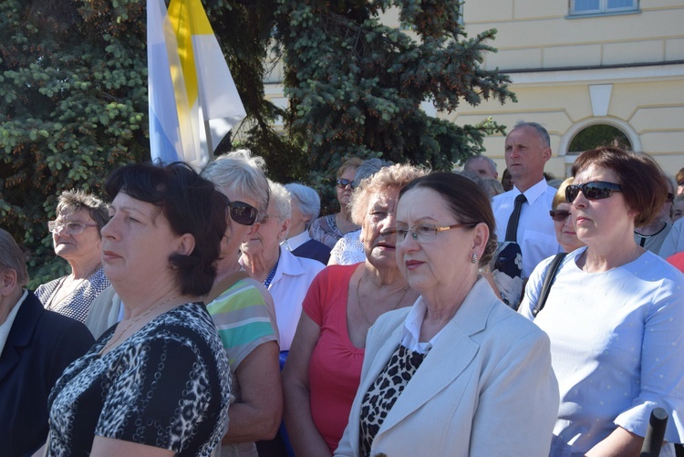 Powitanie ikony MB Częstochowskiej w parafii św. Andrzeja Apostoła w Łęczycy