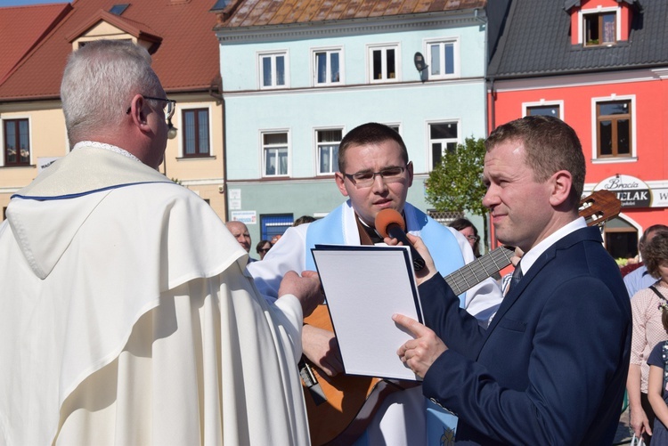 Powitanie ikony MB Częstochowskiej w parafii św. Andrzeja Apostoła w Łęczycy