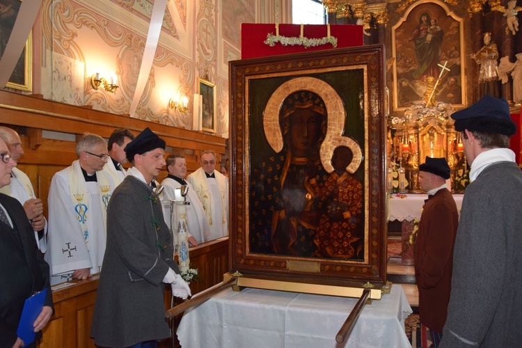 Powitanie ikony MB Częstochowskiej w parafii Niepokalanego Poczęcia NMP w Łęczycy