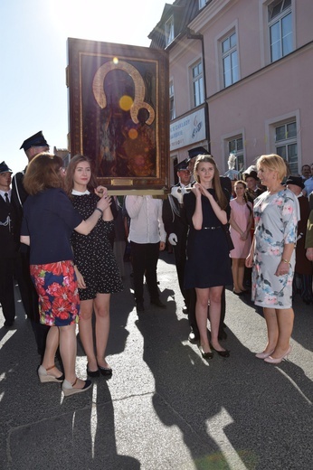 Powitanie ikony MB Częstochowskiej w parafii Niepokalanego Poczęcia NMP w Łęczycy