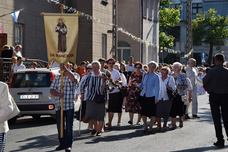 Powitanie ikony MB Częstochowskiej w parafii Niepokalanego Poczęcia NMP w Łęczycy