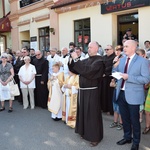 Powitanie ikony MB Częstochowskiej w parafii Niepokalanego Poczęcia NMP w Łęczycy