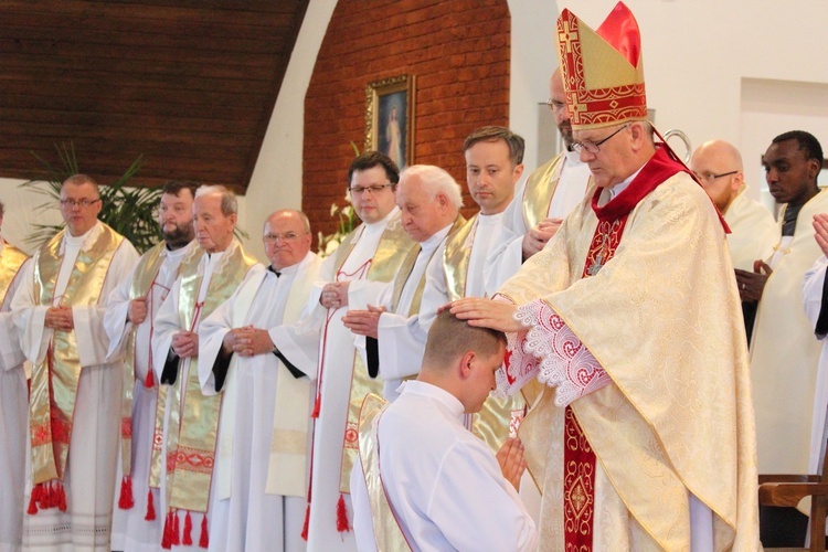 Święcenia prezbiteratu u franciszkanów w Ostródzie