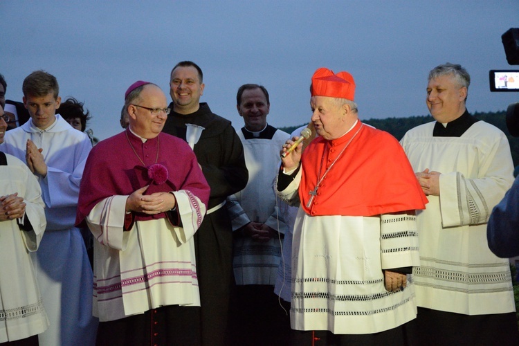 Kard. Dziwisz na Górze św. Anny