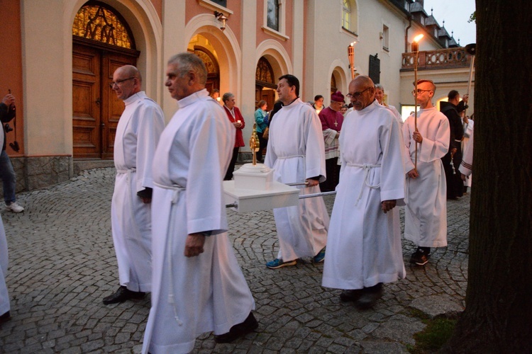 Kard. Dziwisz na Górze św. Anny