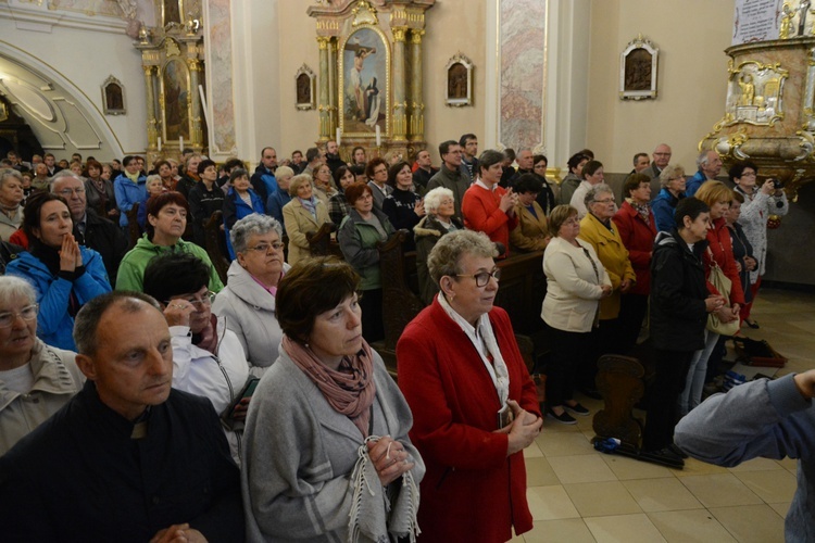 Kard. Dziwisz na Górze św. Anny