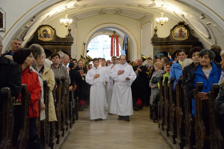 Kard. Dziwisz na Górze św. Anny