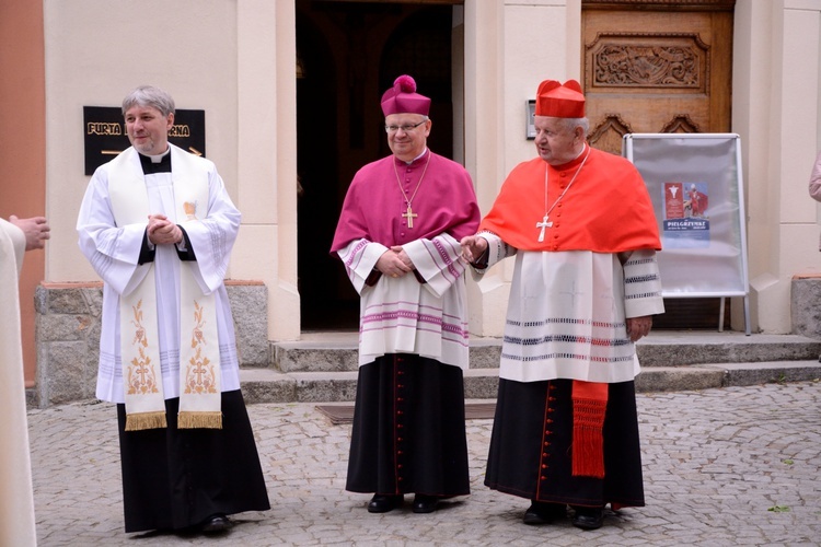 Kard. Dziwisz na Górze św. Anny