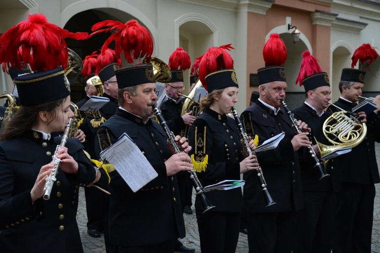 Kard. Dziwisz na Górze św. Anny