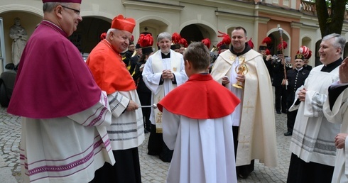 Kard. Dziwisz na Górze św. Anny