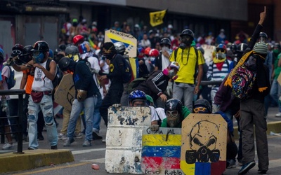 Wielka demonstracja w Caracas - starcia z policją