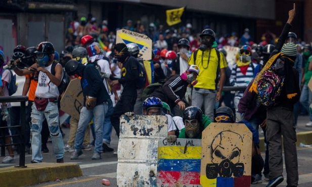Wielka demonstracja w Caracas - starcia z policją