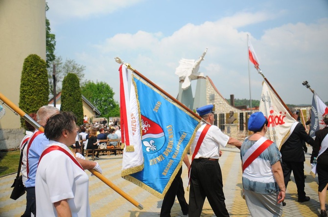 Uroczystości religijne i patriotyczne w Morawicy