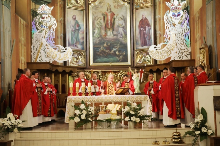 W podzięce za 25 lat swojego kapłaństwa pod przewodnictwem bp. Tadeusza Rakoczego modliło się 17 księży