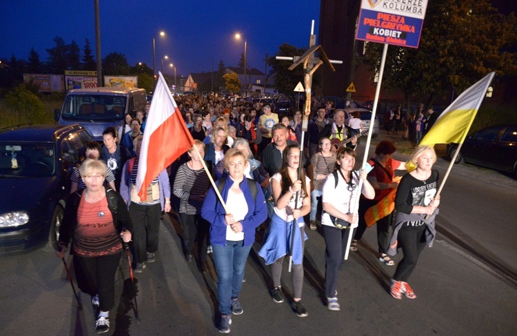 Na ubiegłoroczną nocną pielgrzymkę wyruszyło ponad 250 kobiet