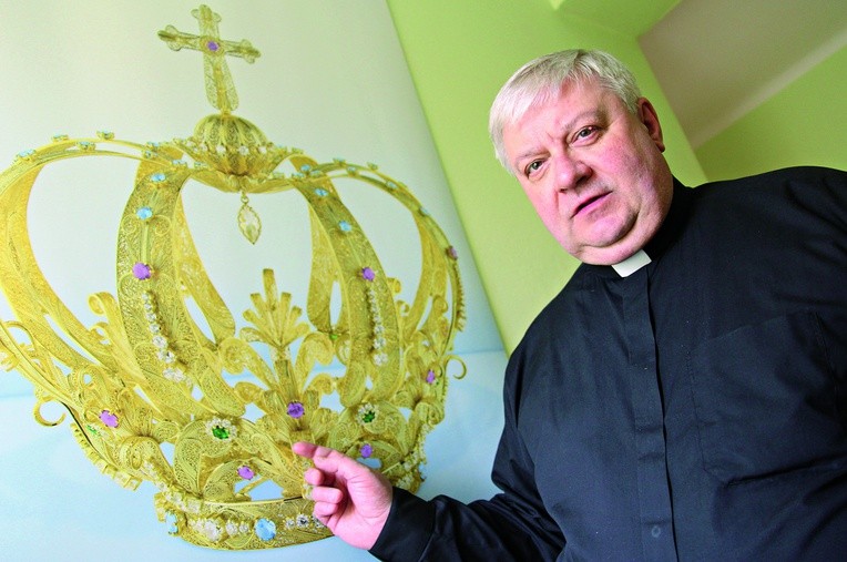 – Korona powstała z darów parafian, wiernych czcicieli Fatimskiej Pani – mówi ks. Stanisław Bilski, kustosz sanktuarium.