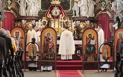 Podczas zeszłorocznej pielgrzymki do Krzeszowa grekokatolicy przywieźli całe wyposażenie niezbędne do sprawowania ich liturgii.