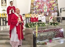 – Św. Andrzej Bobola doskonale wypełniał wezwanie: „Idźcie i głoście” – mówił metropolita warszawski przy integralnych relikwiach męczennika.