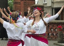 ▲	Rypiński zespół animował taniec podczas ŚDM w Krakowie;  na Lednicę też pojedzie z odpowiedzialnymi zadaniami.