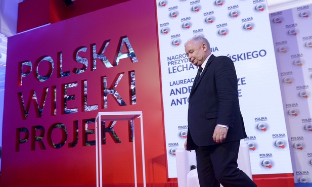 PiS ma większe poparcie niż PO, PSL i N razem wzięte