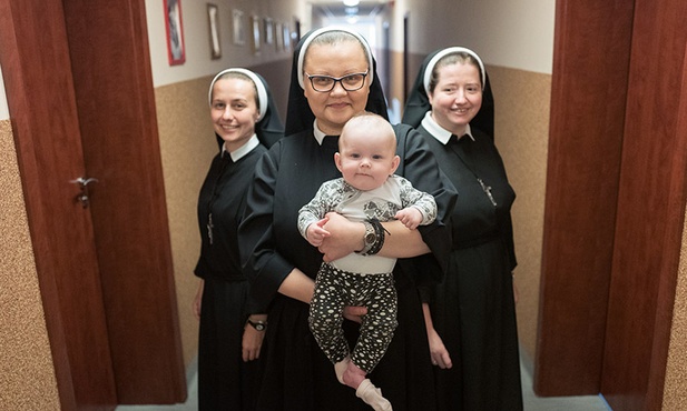 Siostry Magda, Klara i Natalia spędzają ze swoimi podopiecznymi każdą chwilę.