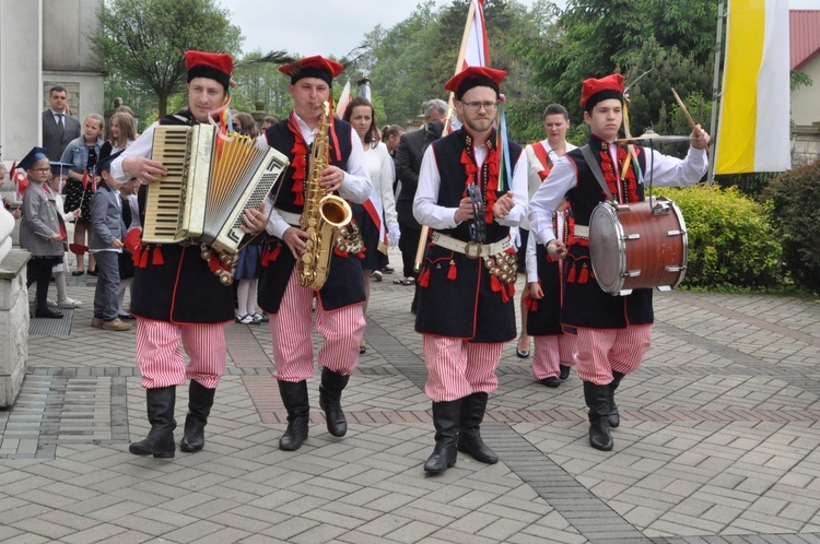 Sztandar przedszkolaków z Luszowic 