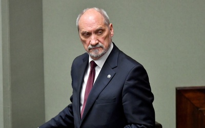 Sejm odrzucił wniosek o wotum nieufności dla szefa MON Antoniego Macierewicza