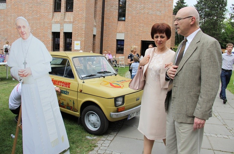 Ubiegłoroczny jarmark odwiedził nawet papież Franciszek, który zapraszał na Światowe Dni Młodzieży