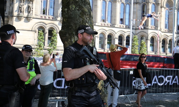 Wysadzili w powietrze drzwi, by aresztować dwie osoby ws. zamachu w Manchesterze