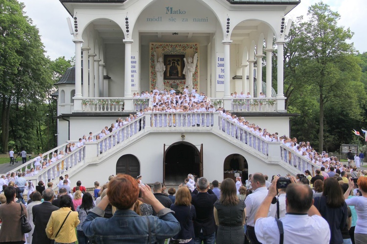 Dzieci pierwszokomunijne w Zawadzie