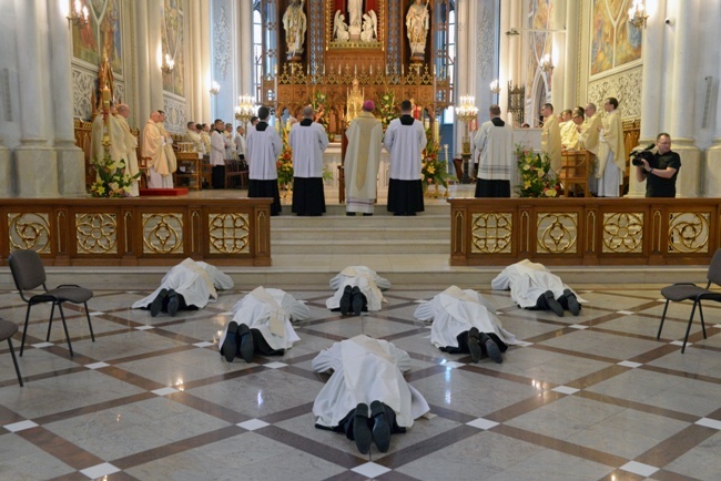 Liturgia święceń kapłańskich w radomskiej katedrze